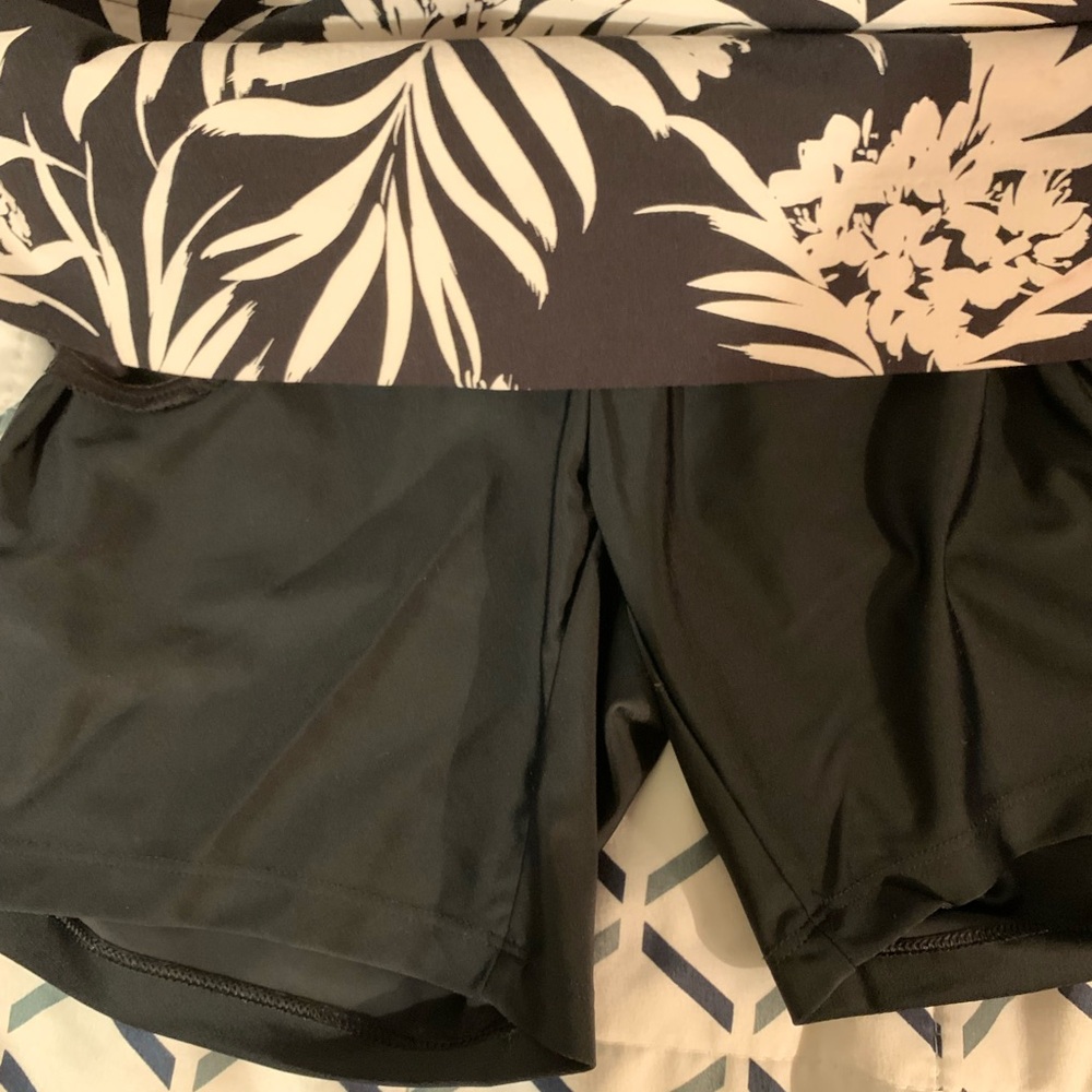EUC S.C.&CO. Floral skirt 🖤🤍 - Picture 3 of 10